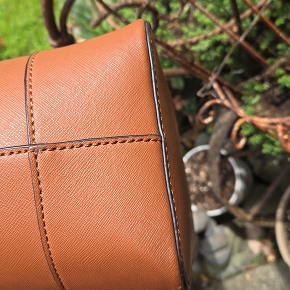 GUESS "RODNEY" Carmel Crosshatch Structured vinyl Tote NWOT - Picture 14 of 16